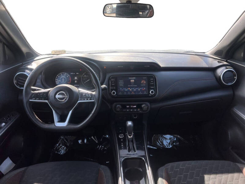 2024 Nissan Kicks SR