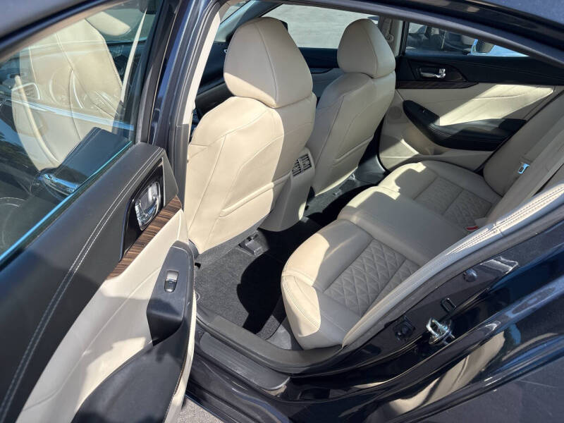 2017 Nissan Maxima Platinum