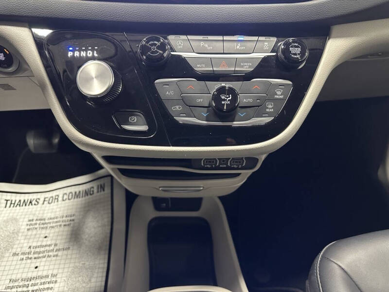 2023 Chrysler Pacifica Touring L