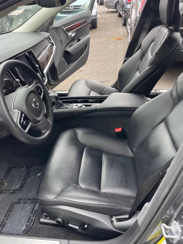 2017 Volvo S90 T5 Momentum