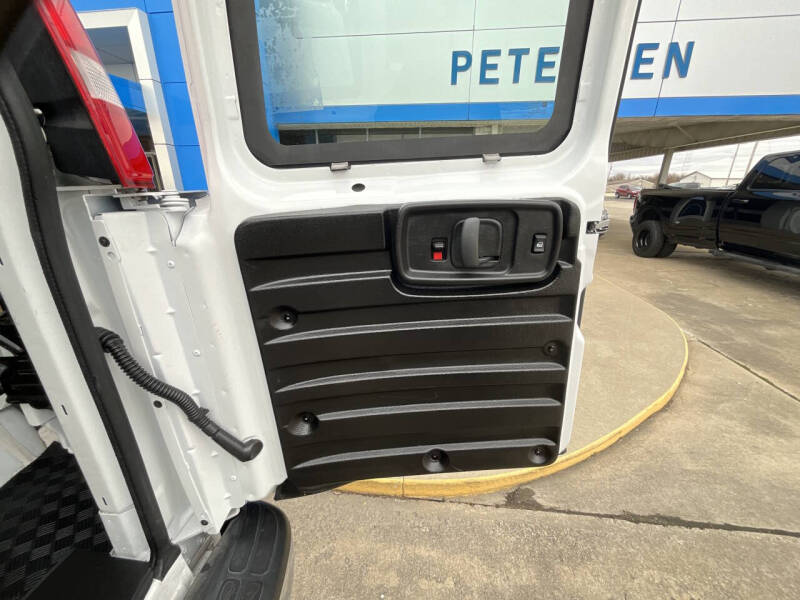 2024 Chevrolet Express 2500