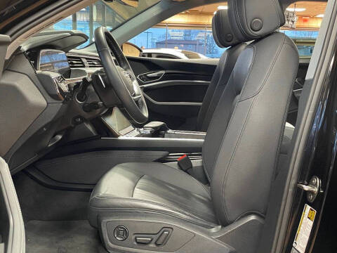 2021 Audi e-tron quattro Premium