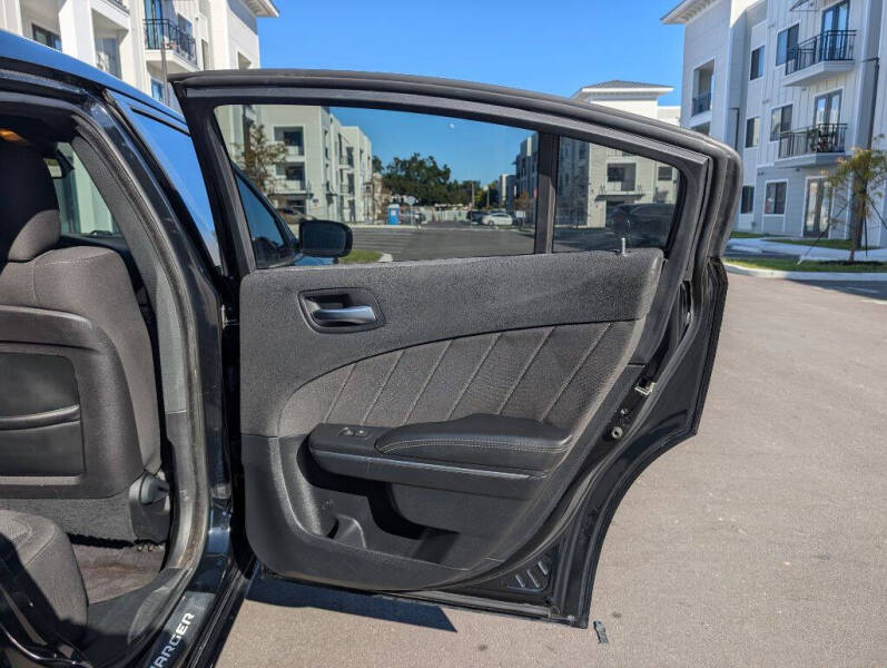 2017 Dodge Charger SXT