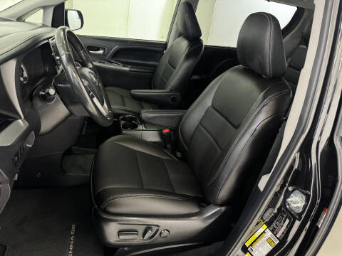 2018 Toyota Sienna SE Premium 8-Passenger
