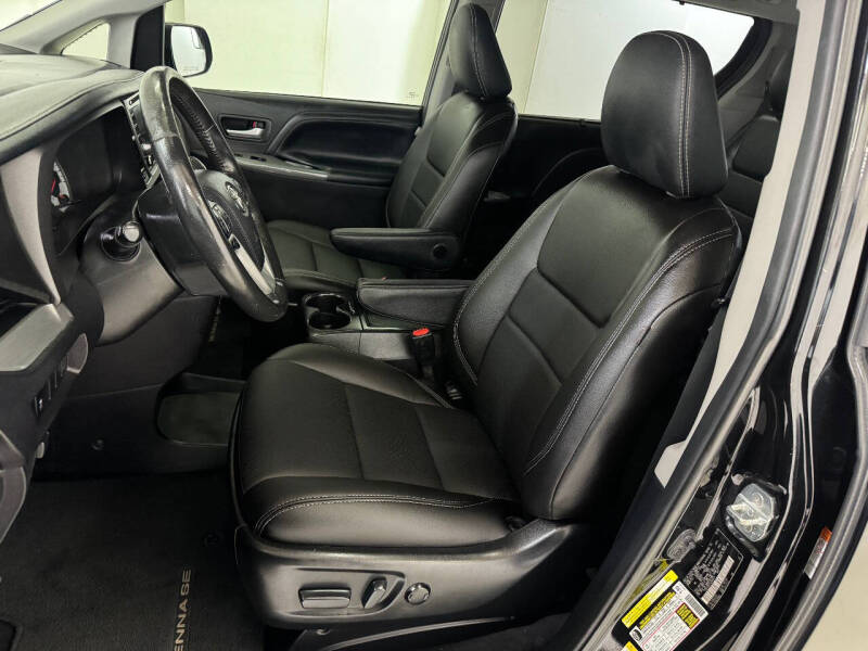 2018 Toyota Sienna SE Premium 8-Passenger