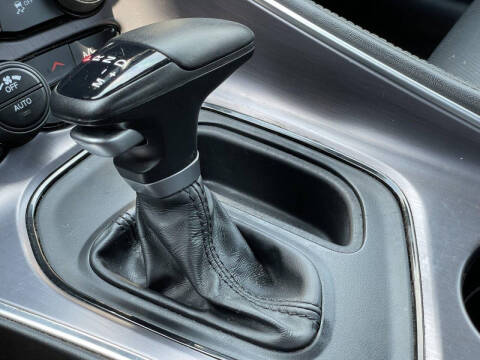 2017 Dodge Challenger SXT Plus