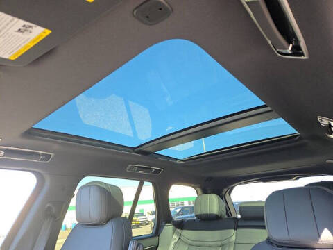 2025 Land Rover Range Rover P400 SE