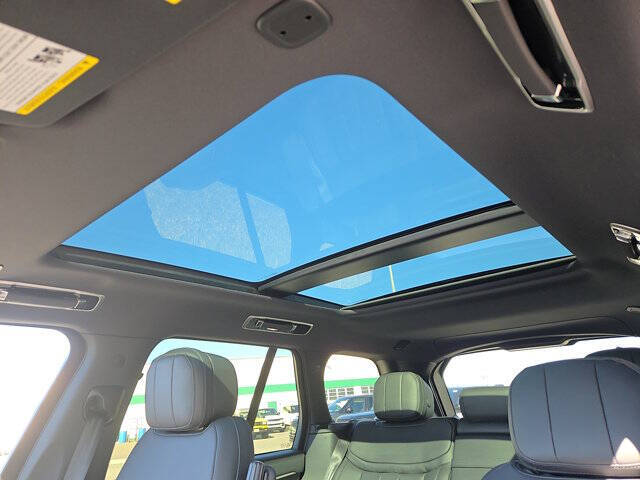 2025 Land Rover Range Rover P400 SE