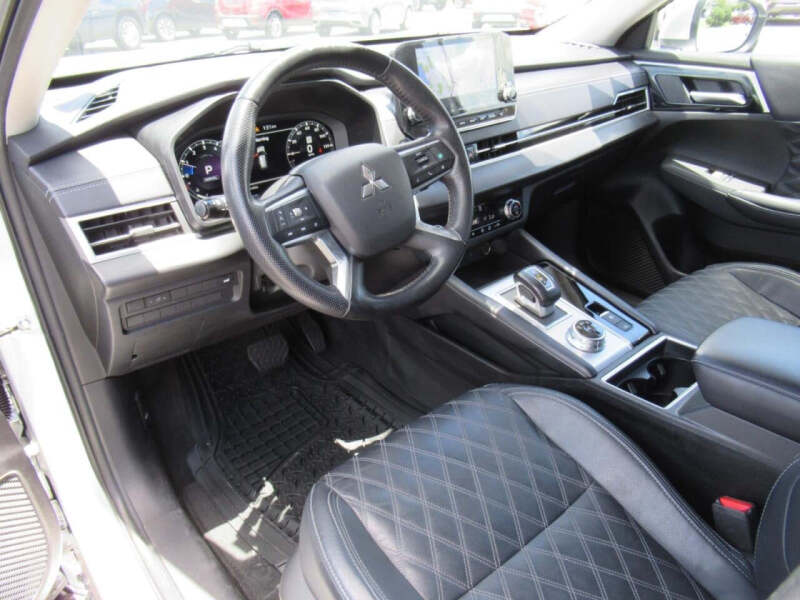 2023 Mitsubishi Outlander SEL