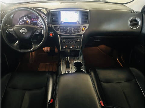 2020 Nissan Pathfinder SL