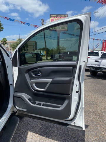 2018 Nissan Titan SV