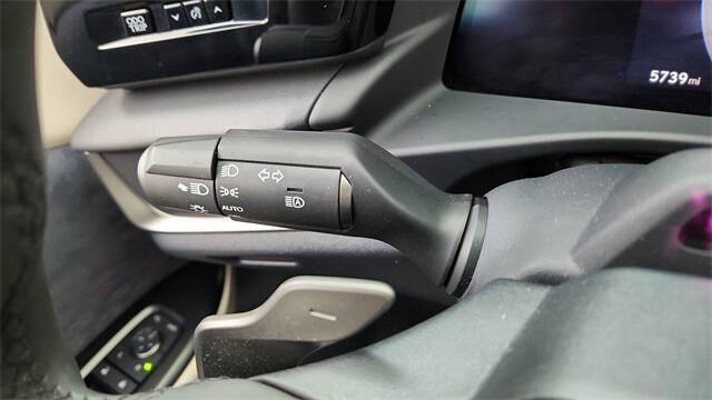 2023 Lexus RZ 450e Luxury