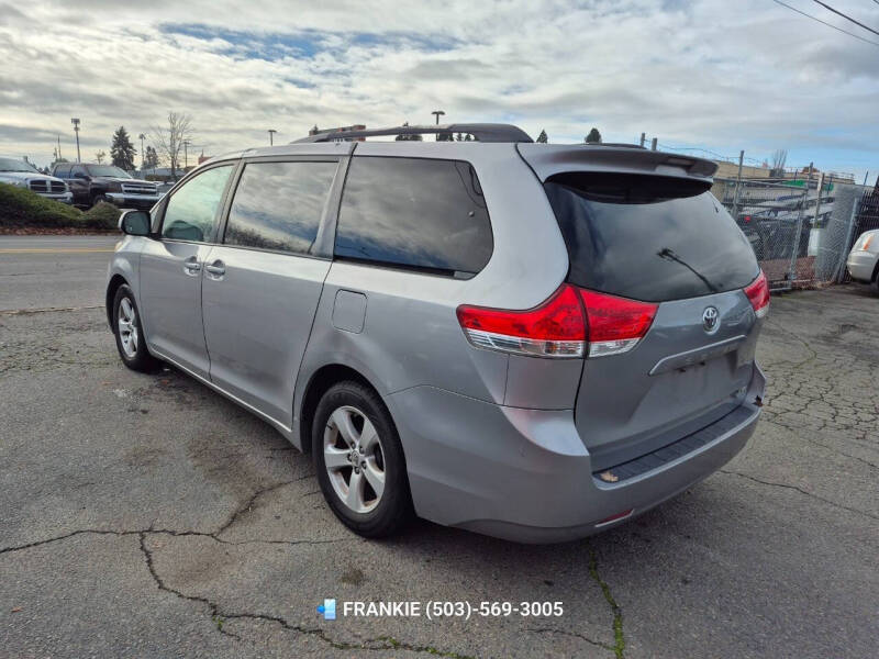 2011 Toyota Sienna LE 7-Passenger Auto Access Seat