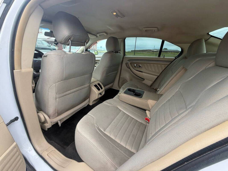 2016 Ford Taurus SE