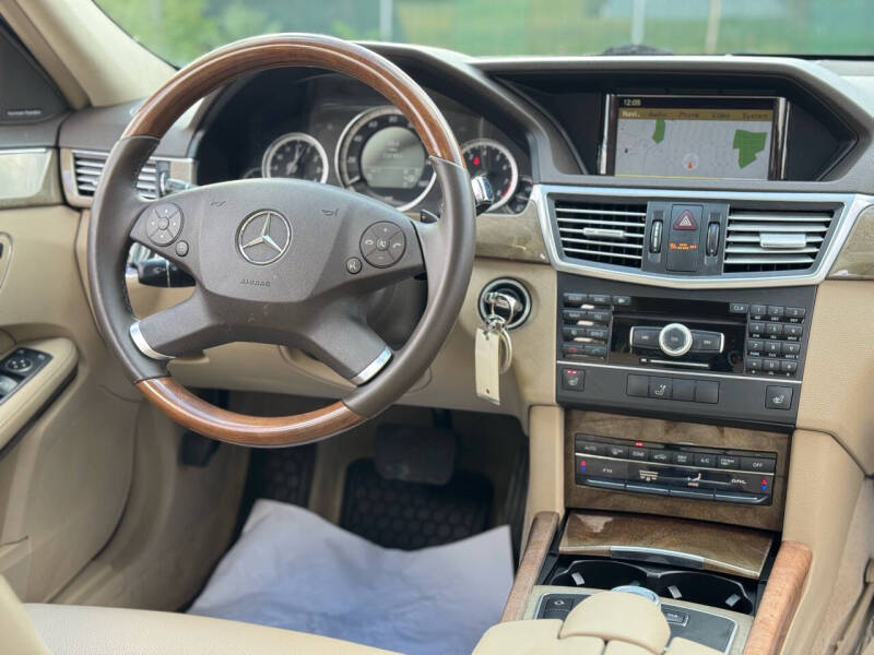 2011 Mercedes-Benz E-Class E350 photo 16