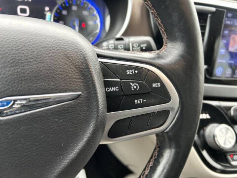 2017 Chrysler Pacifica Touring-L Plus