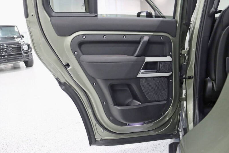 2020 Land Rover Defender 110 SE