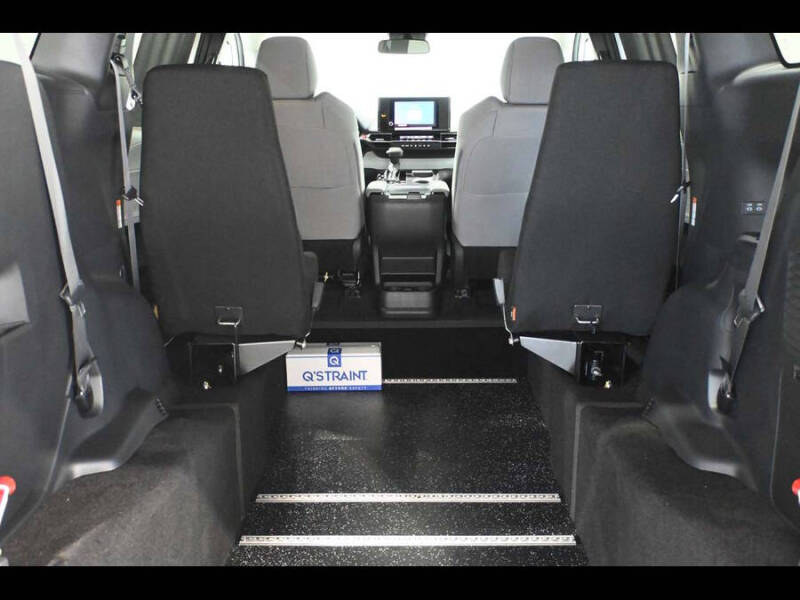 2025 Toyota Sienna LE 8-Passenger