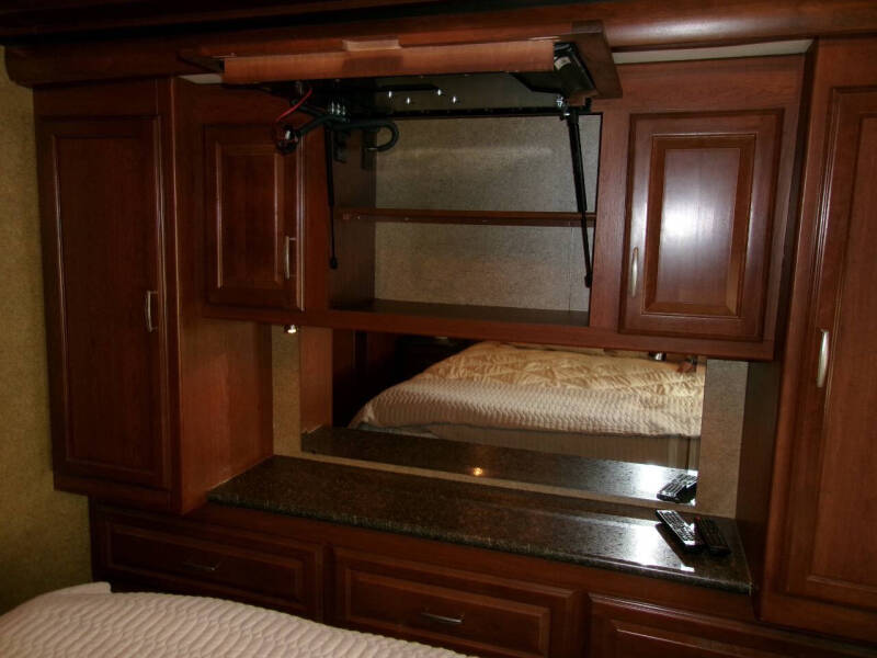 2013 Thor Motor Coach Challenger 37kt