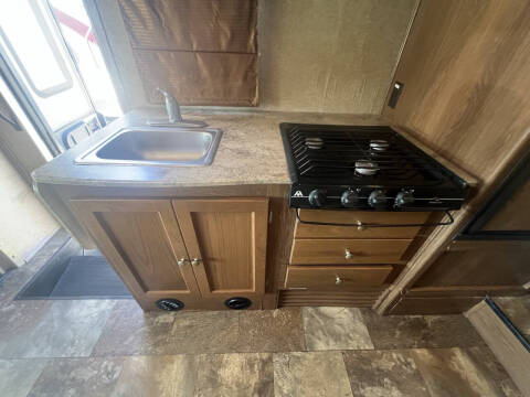 2016 Coachmen RV Leprechaun 220QB