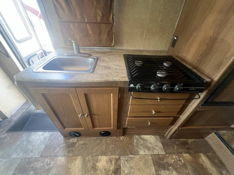 2016 Coachmen RV Leprechaun 220QB