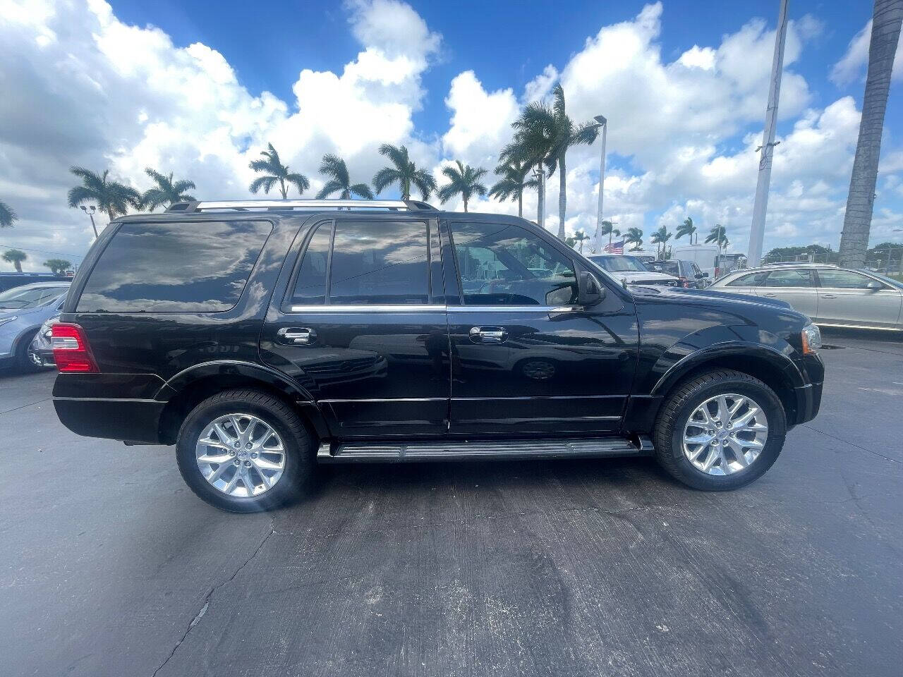 2015 Ford Expedition SUV / Crossover - $15,900
