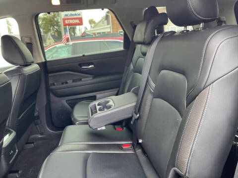 2022 Nissan Pathfinder SL