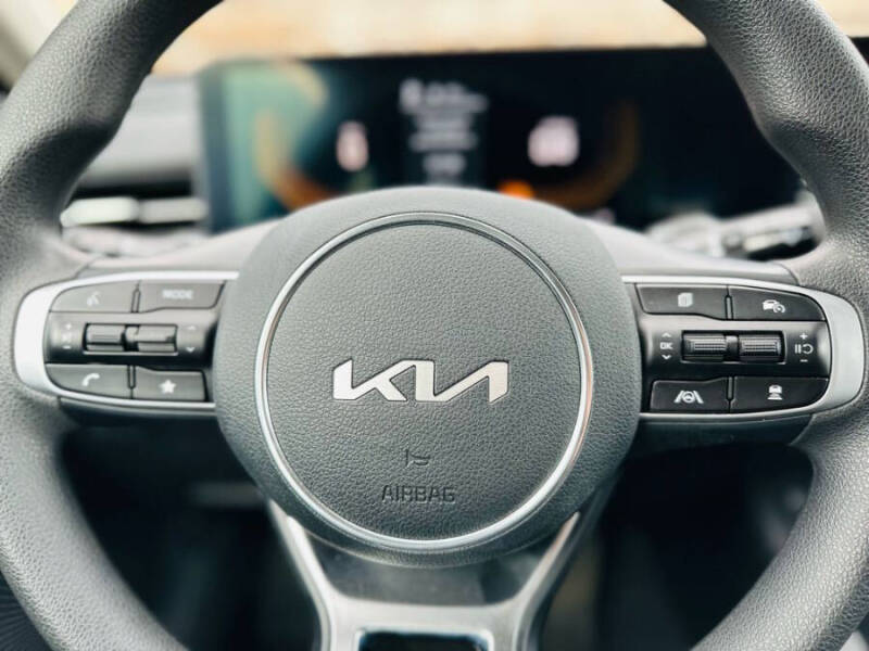 2025 Kia K5 LXS