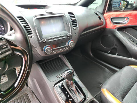 2017 Kia Forte5 SX