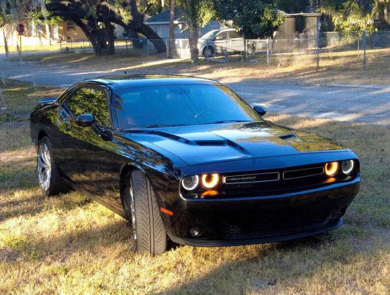 2017 Dodge Challenger SXT Plus