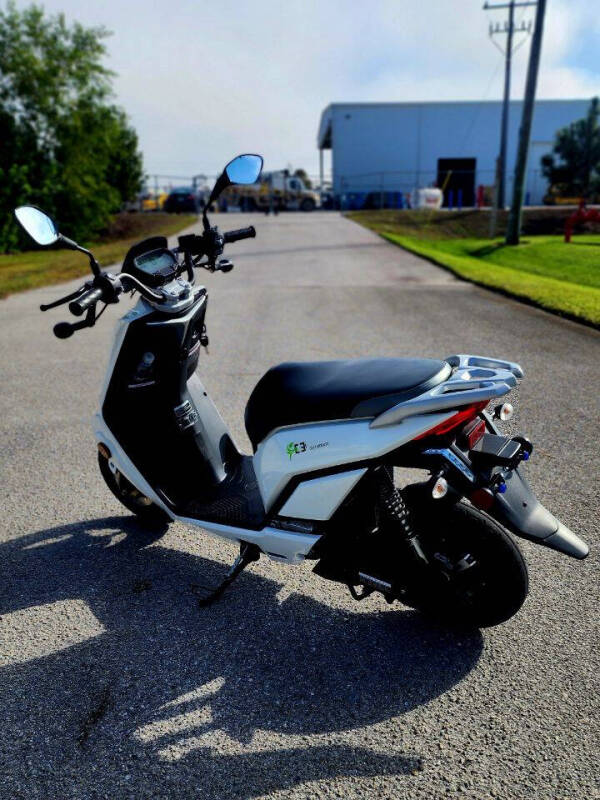 2021 AMERICAN LIFAN  E3