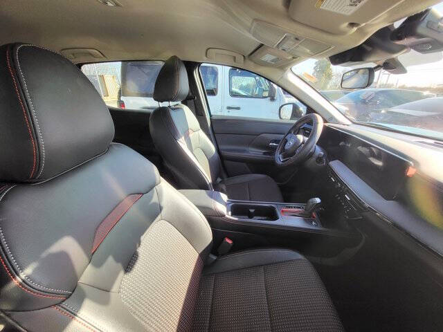 2025 Nissan Kicks SR