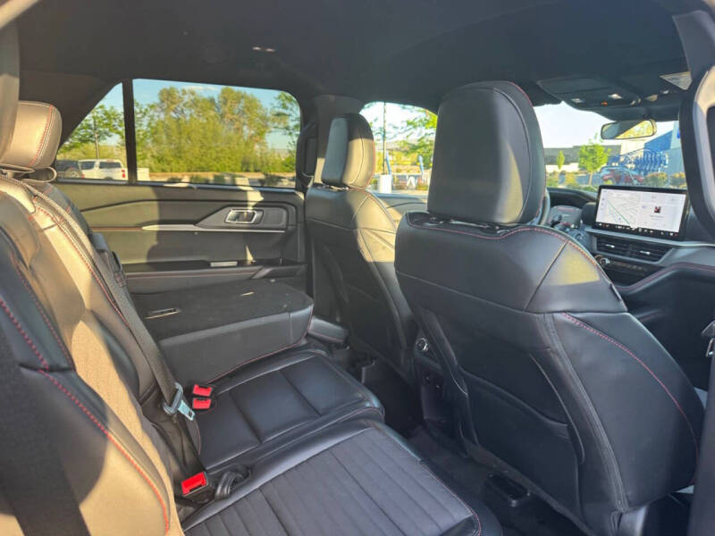 2025 Ford Explorer ST-Line