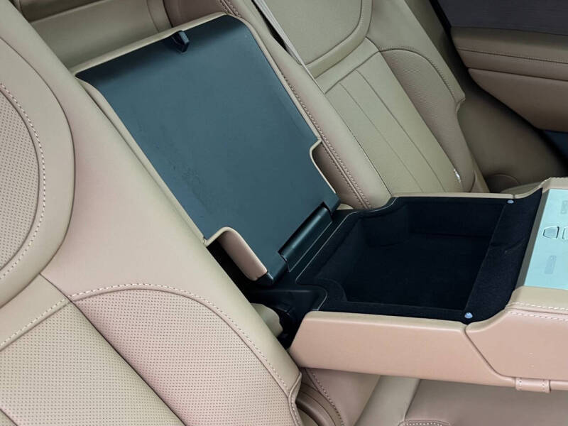 2024 Land Rover Range Rover Sport P360 SE