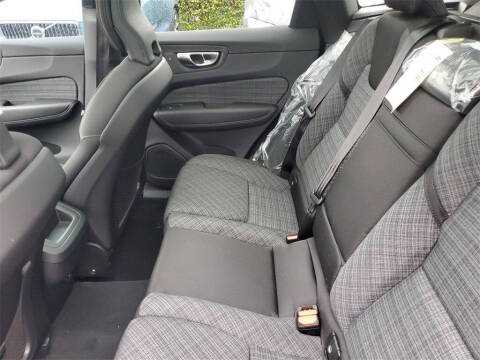 2025 Volvo XC60 B5 Core Dark Theme