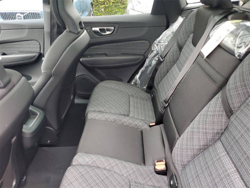 2025 Volvo XC60 B5 Core Dark Theme