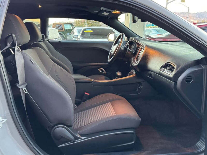 2017 Dodge Challenger SXT