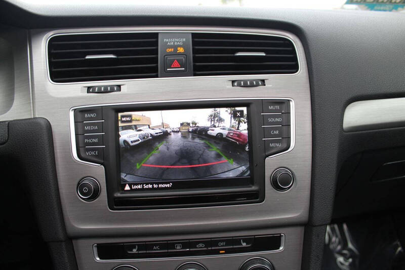 2017 Volkswagen Golf SportWagen