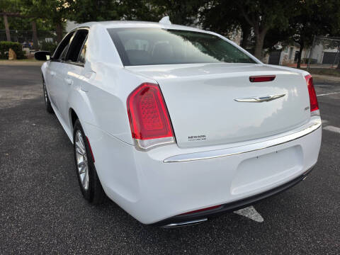 2017 Chrysler 300 Limited