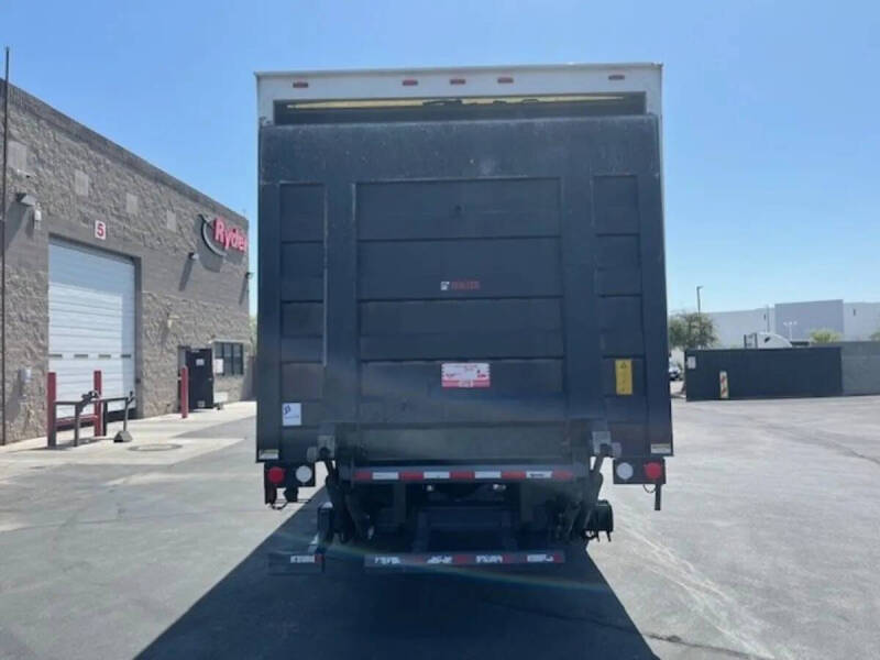 2018 Freightliner M2 106
