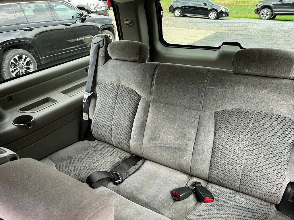2005 Chevrolet Suburban 67