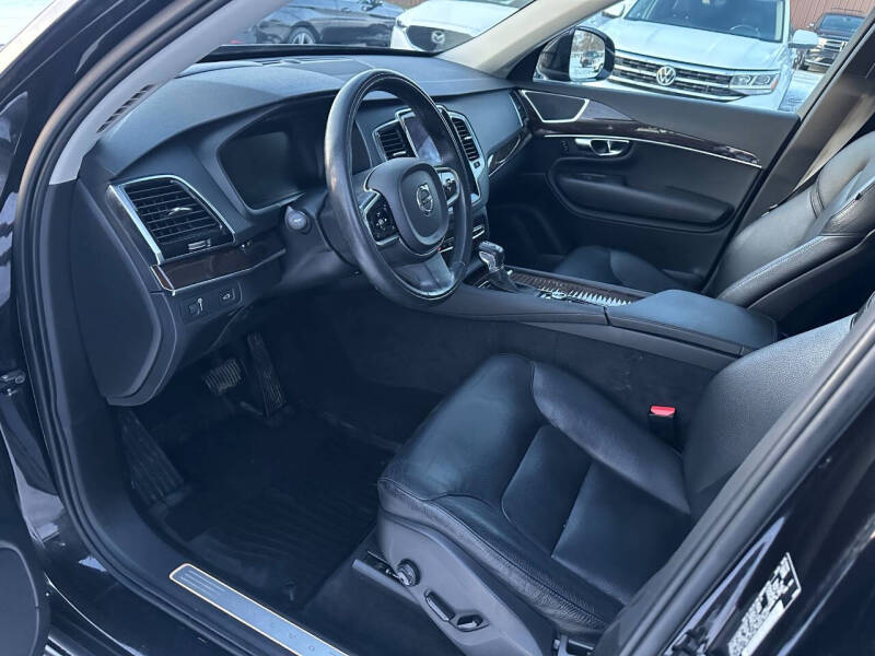 2016 Volvo XC90 T6 Momentum