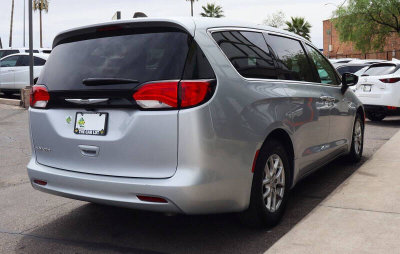 2023 Chrysler Voyager LX