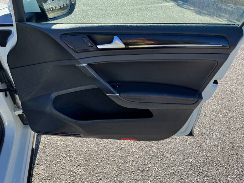 2017 Volkswagen Golf GTI Sport