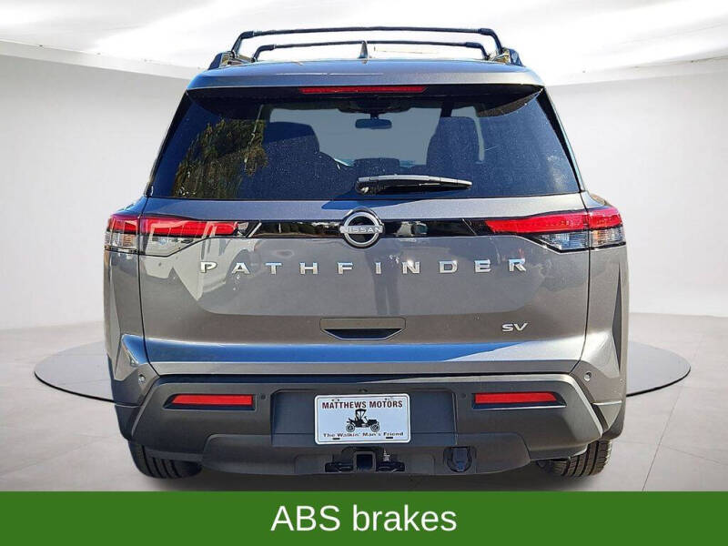 2024 Nissan Pathfinder SV