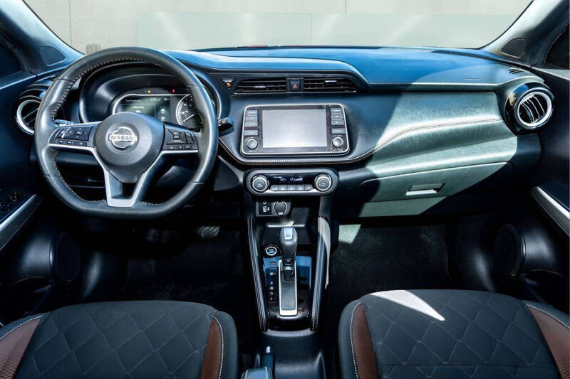 2020 Nissan Kicks SR