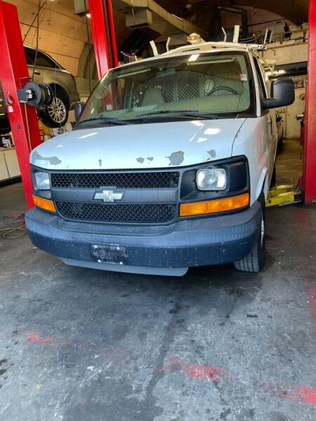 2009 Chevrolet Express Cargo for sale at Drive Deleon in Yonkers NY