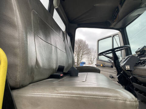 2003 Freightliner FL60