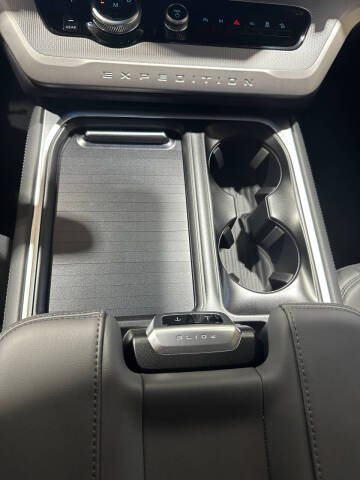 2026 Ford Expedition MAX Active