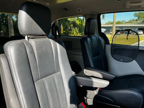 2016 Chrysler Town and Country Touring